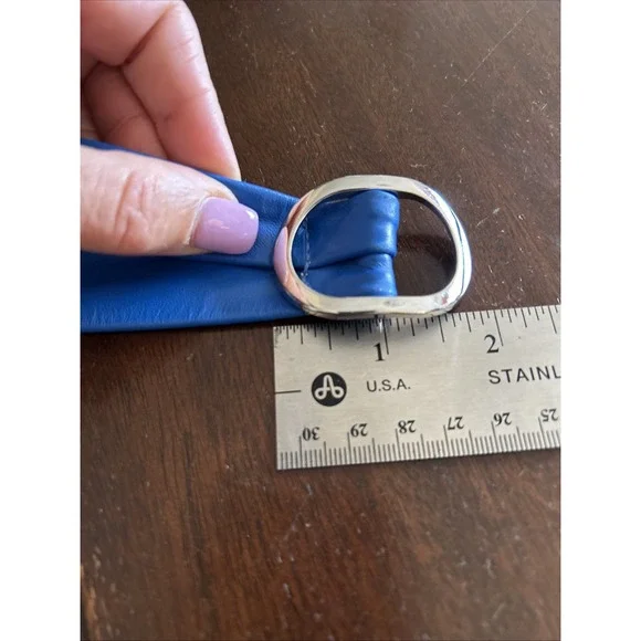 80's Leather Cinch Waist Slide Belt Silver Tone Oval Buckle USA Blue Size Medium - Picture 8 of 8